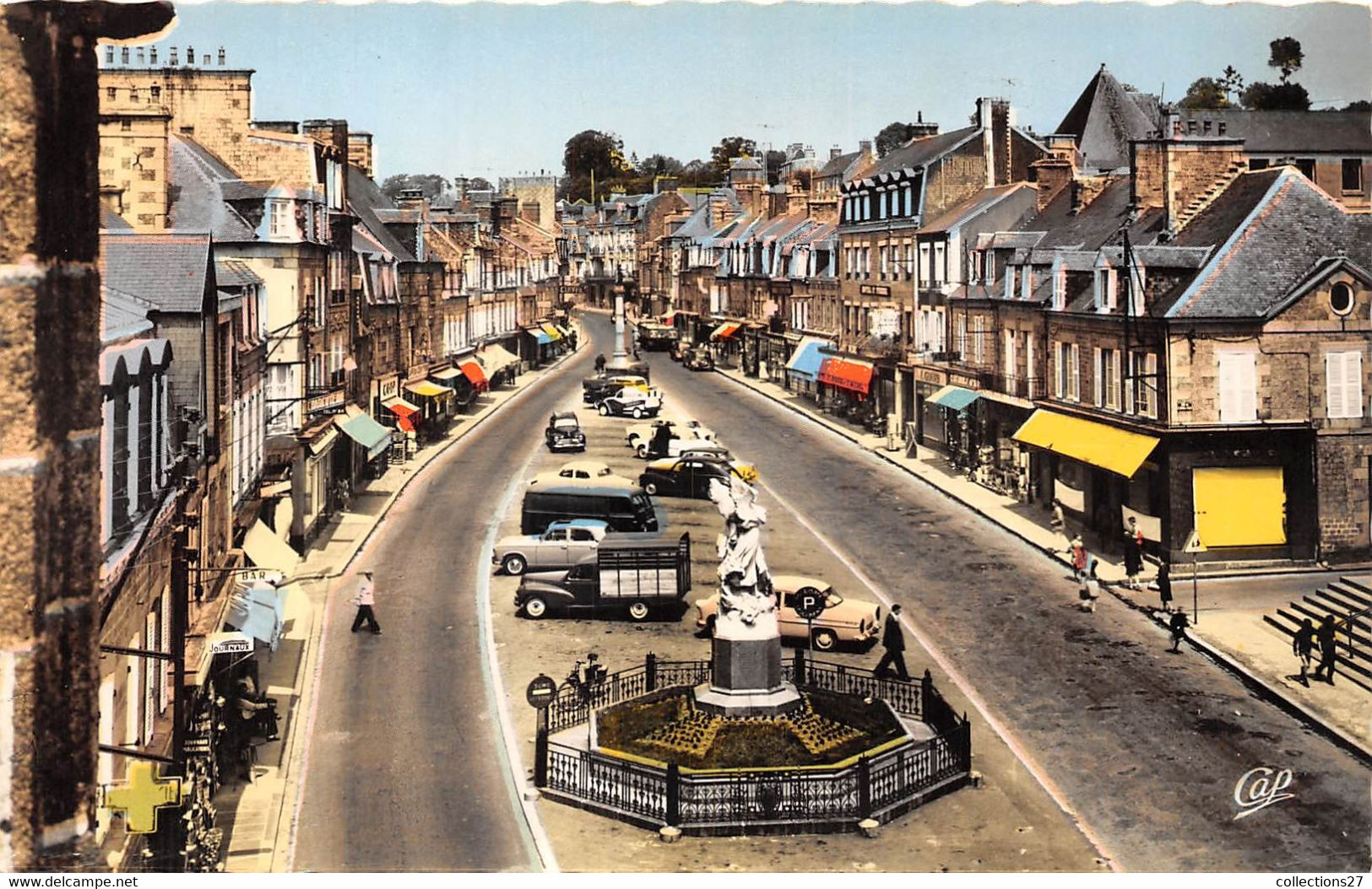 50-VILLEDIEU-LES-POELES- LA PLACE DE LA REPUBLIQUE - Villedieu