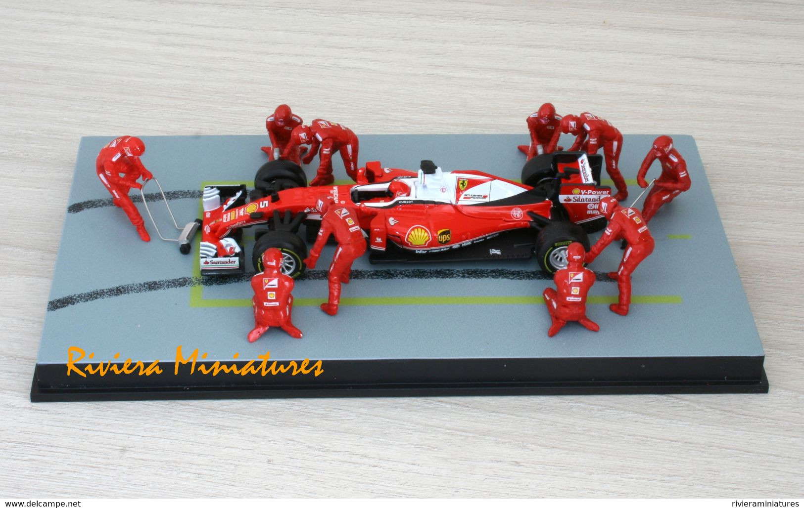 FERRARI SF16 H F1 2016 - SCUDERIA FERRARI DIORAMA PIT STOP - MMBAL02 - 1/43 - Autres & Non Classés