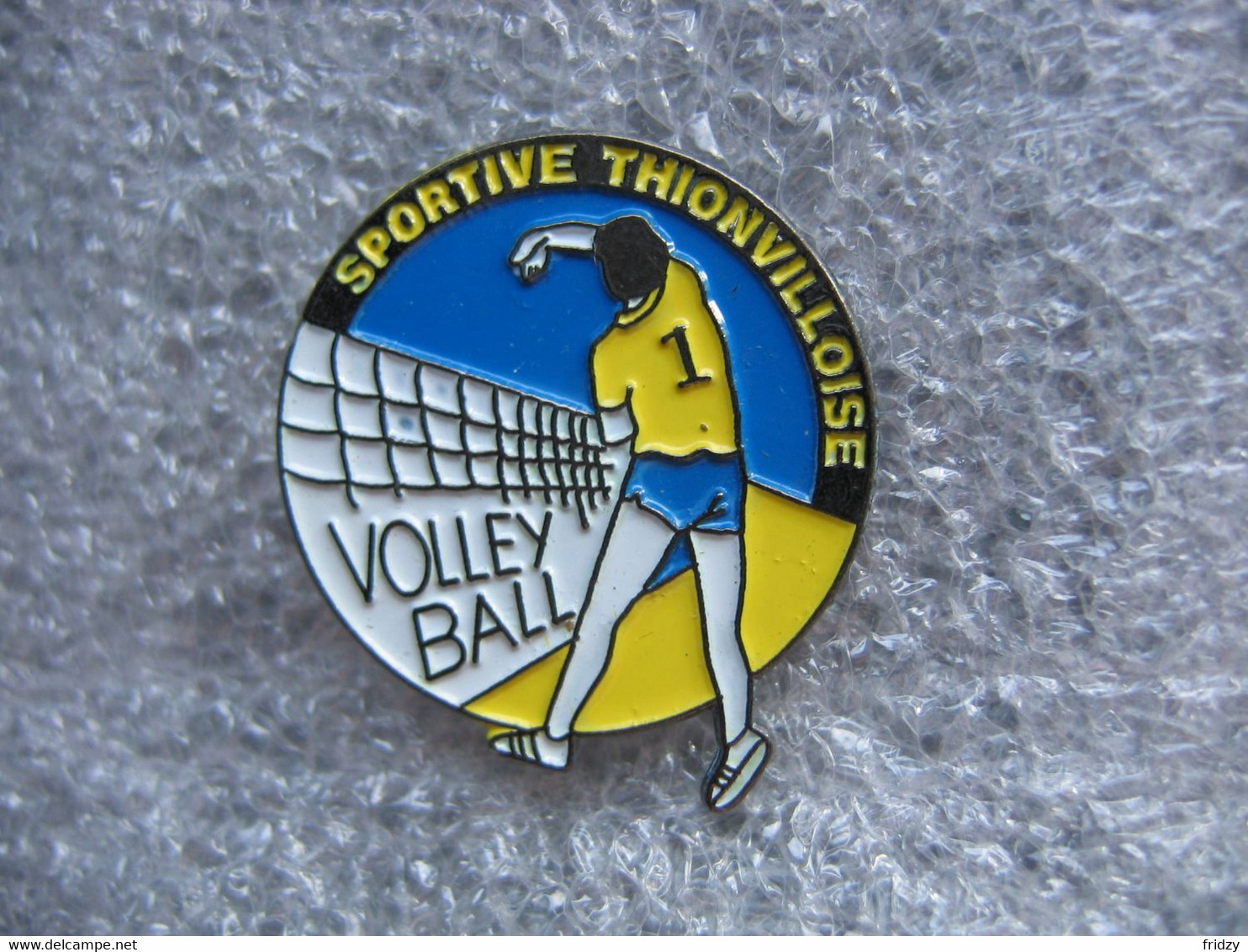 Pin's De La "Sportive Thionvilloise", Club De Volleyball - Volleybal