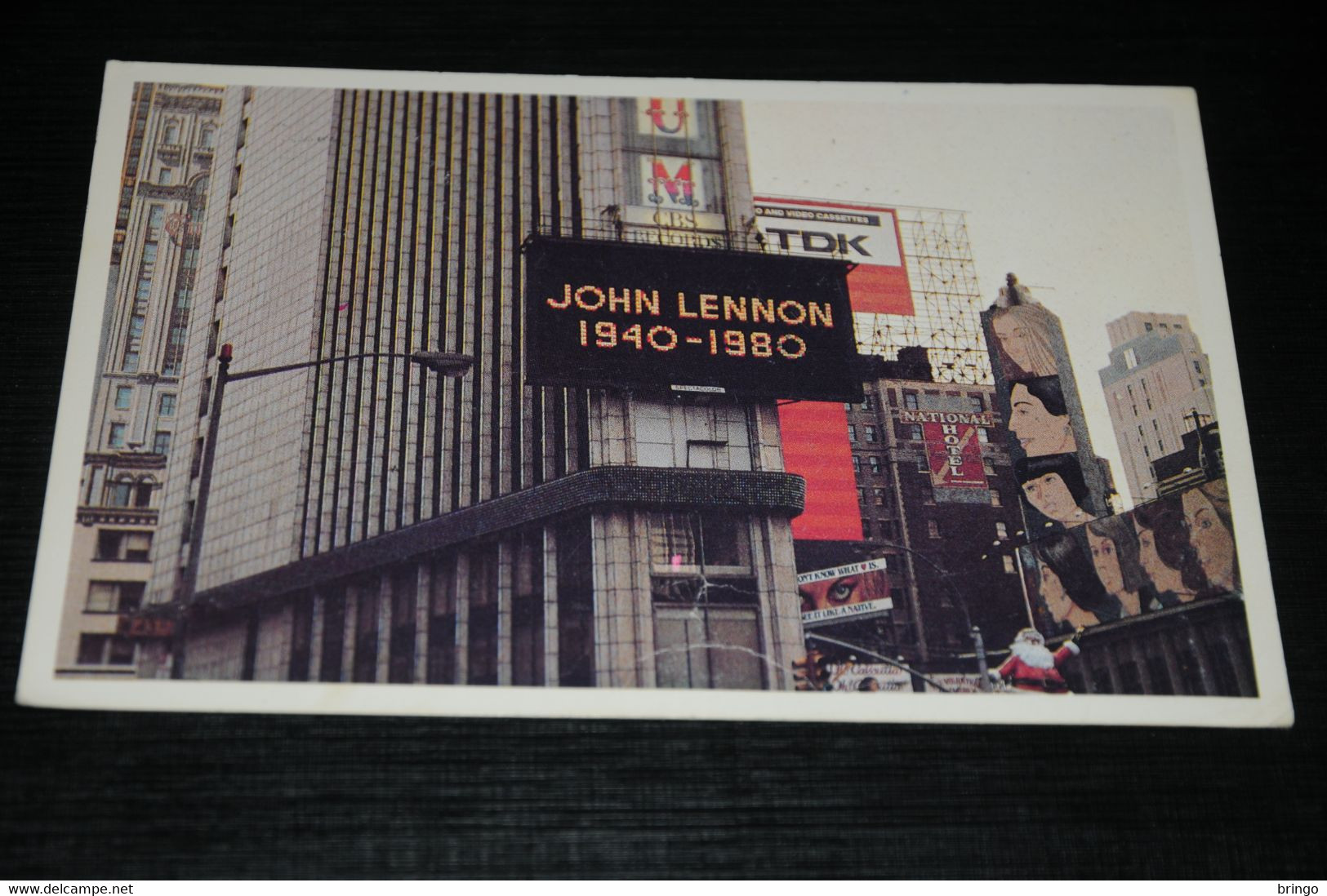 30000-           NEW YORK CITY, TIMES SQUARE - 1980 / JOHN LENNON 1940-1980 - Time Square