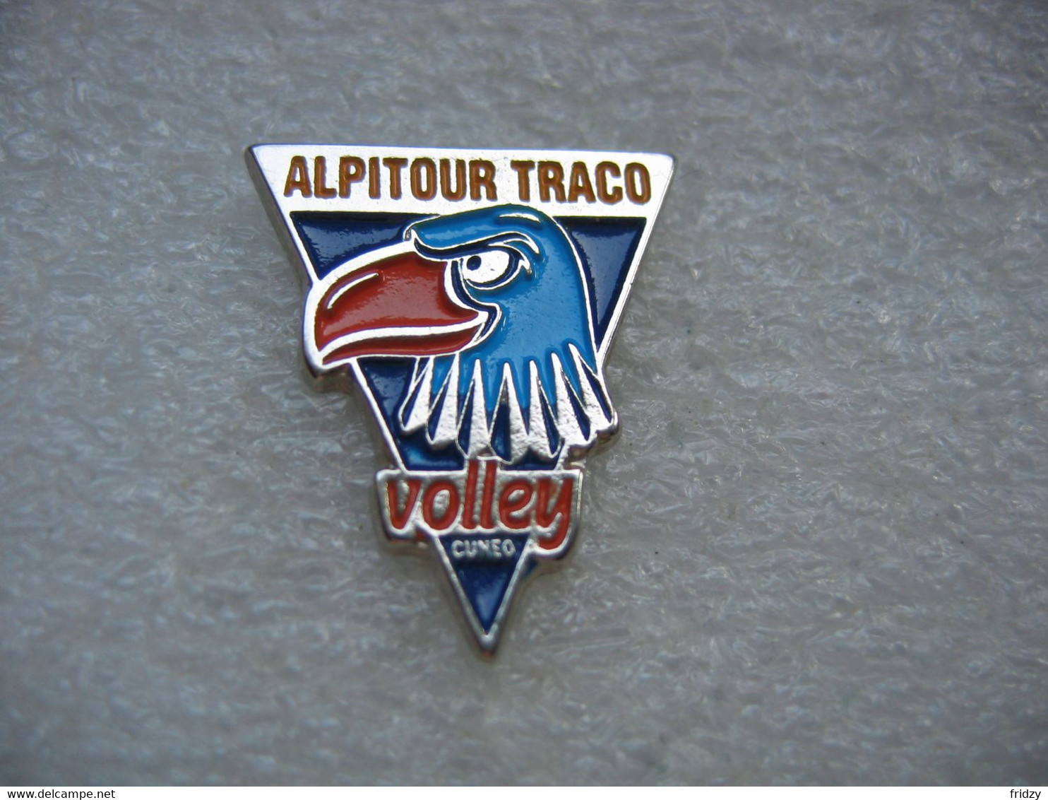 Pin's Du Club "Alpitour Traco Volley" De CUNEO En ITALIE - Volleyball