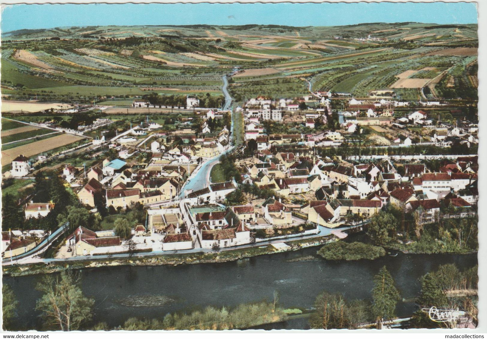 Champs Sur Yonne  (89 - Yonne)  Vue Générale Aérienne - Champs Sur Yonne