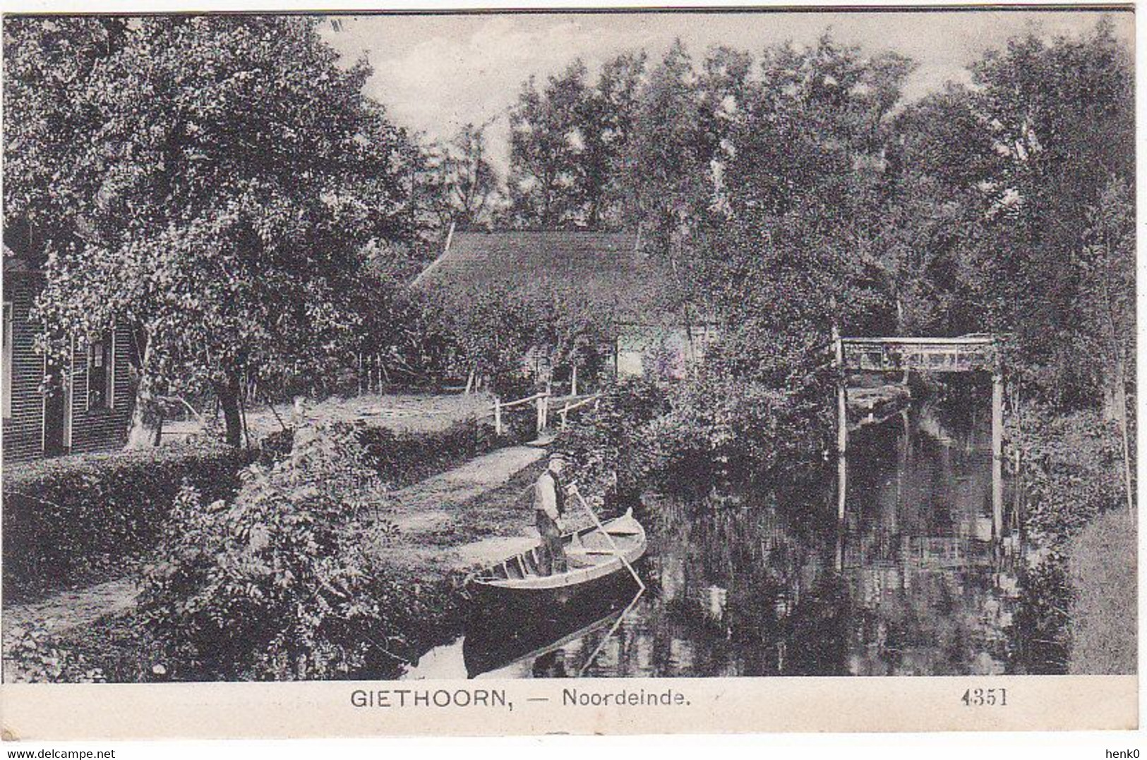 Giethoorn Noordeinde Roeiboot TM1544 - Giethoorn