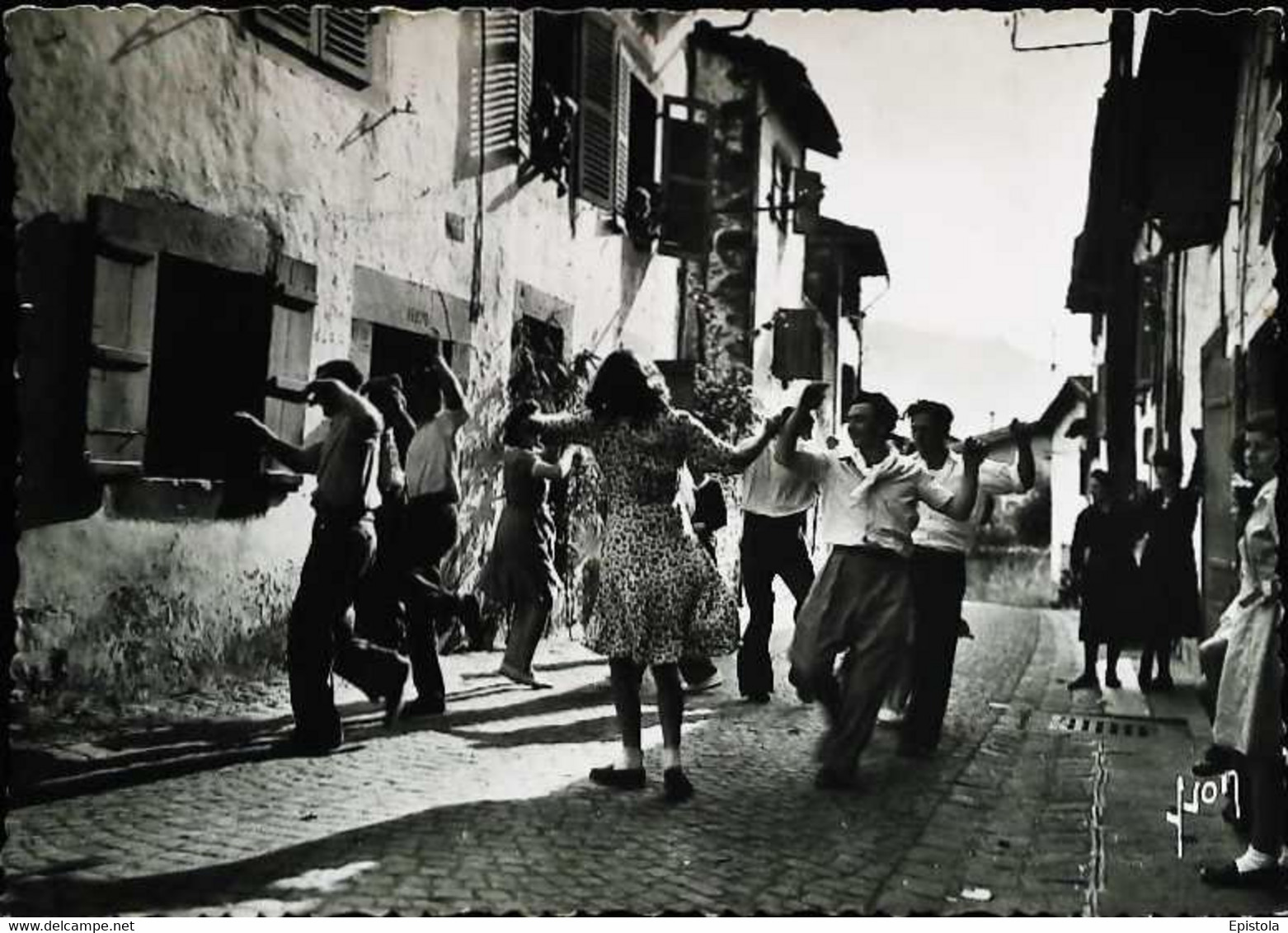 ► CPSM     Pays Basque Jour De Fête Le Fandango 1950 - Danses