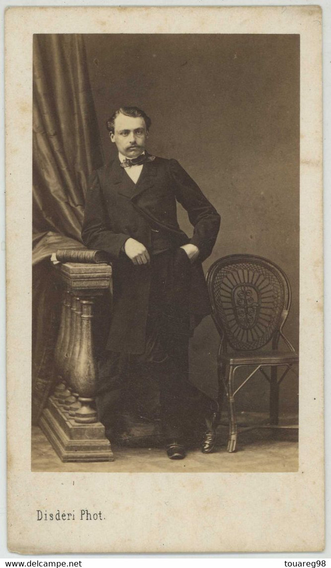 CDV Circa 1865. Un Homme En Pose Par Disdéri à Paris. Bourgeoisie. Bourgeois. - Ancianas (antes De 1900)