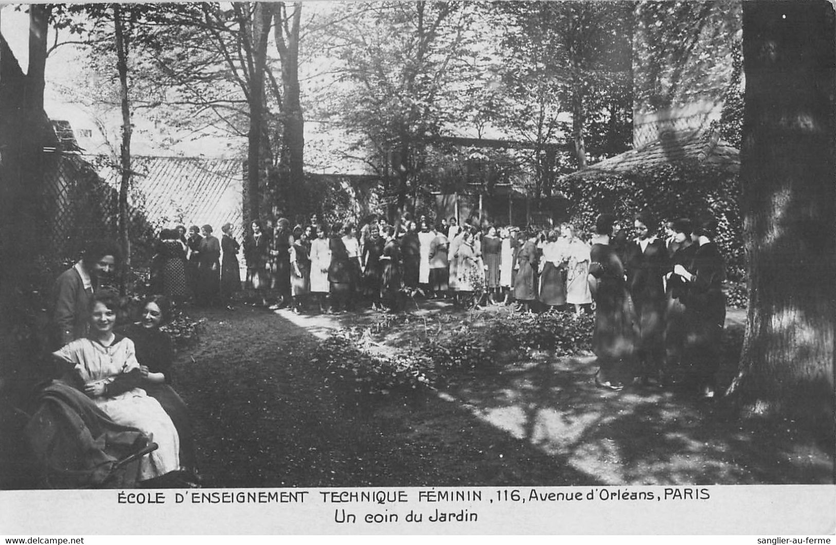 CPA 75 PARIS XIVe ECOLE D'ENSEIGNEMENT TECHNIQUE FEMININ AVENUE D'ORLEANS UN COIN DU JARDIN - Paris (14)