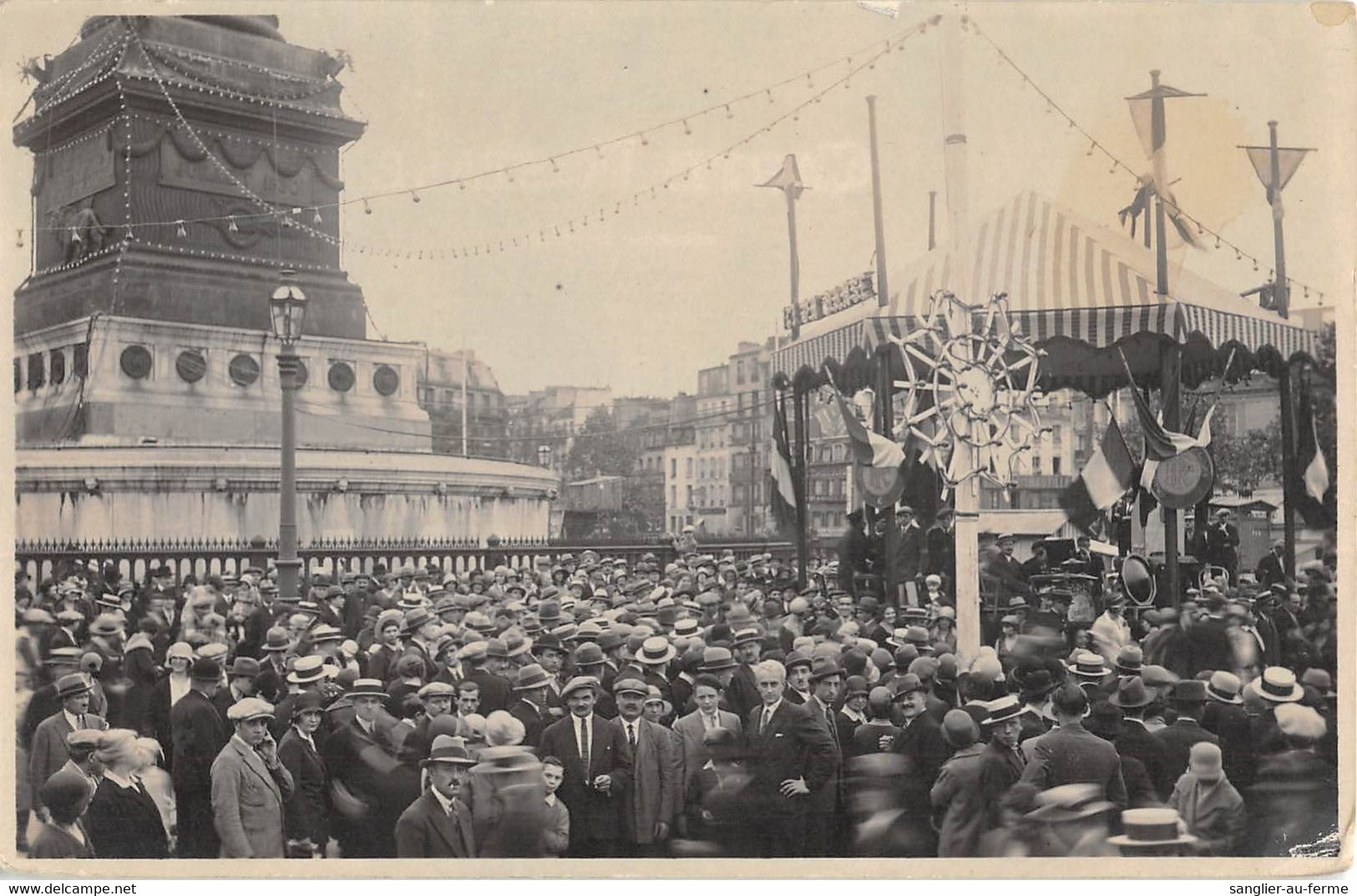 CPA 75 PARIS XIe CARTE PHOTO AVEC UNE FOULE IMPRESSIONNANTE - Paris (11)