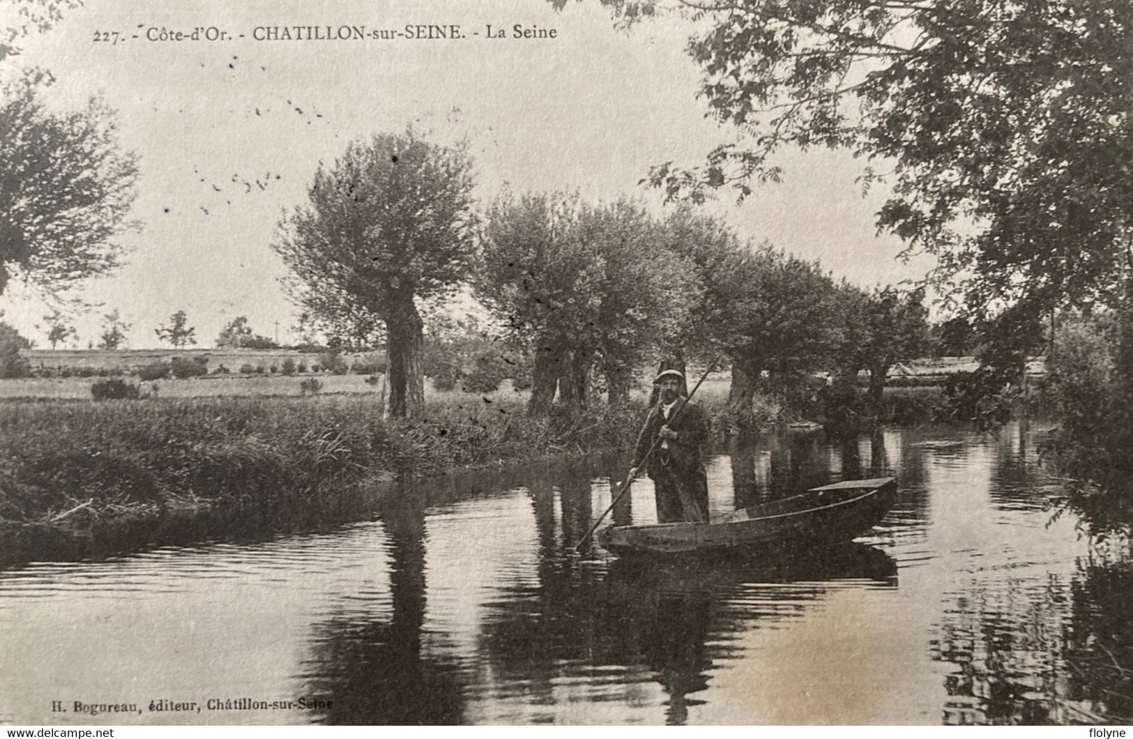 Châtillon Sur Seine - Vue Sur La Seine - Homme Du Pays Dans Sa Barque - Chatillon Sur Seine