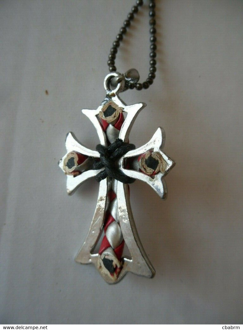 CROIX ( ROUGE ET GRISE ) Pendentif Métal - Pendentifs