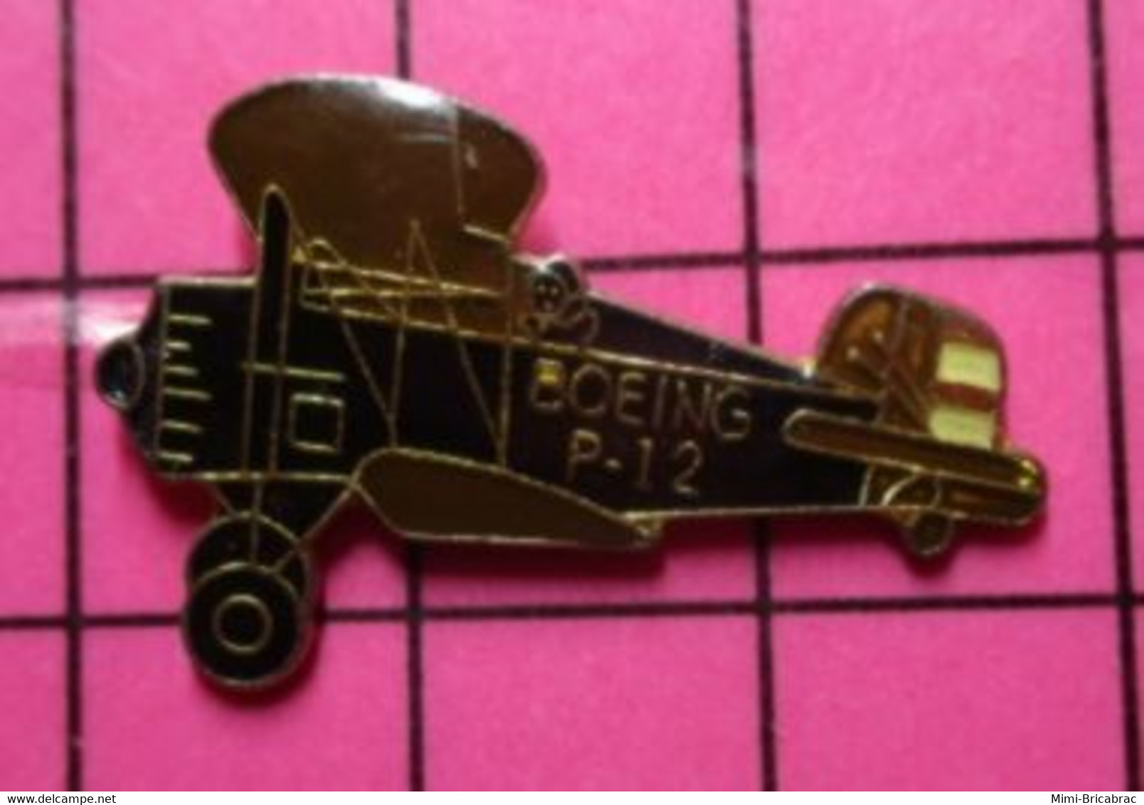 1017 Pin's Pins / Beau Et Rare / THEME : AVIATION / AVION BIPLAN US AIR FORCE ANNEES 30 BOEING P-12 - Avions