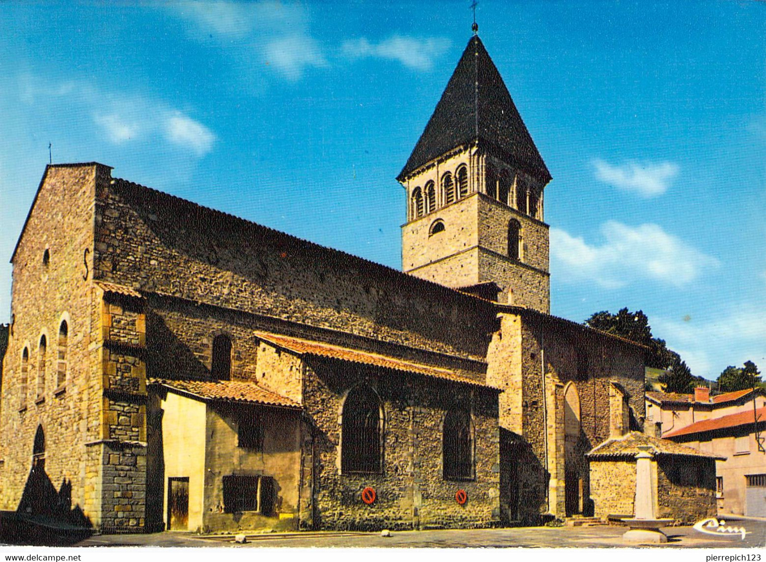69 - Beaujeu - L'église - Beaujeu