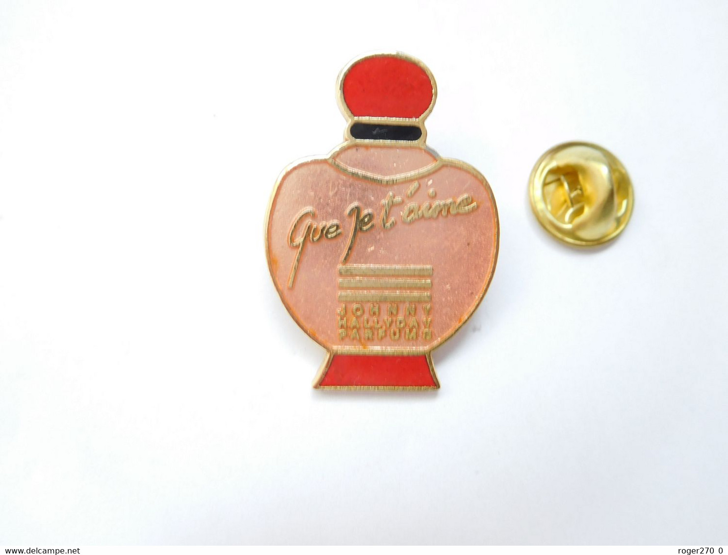 Superbe Pin's Pins En EGF , Parfum Que Je T'aime De Johnny Hallyday Parfums - Parfums