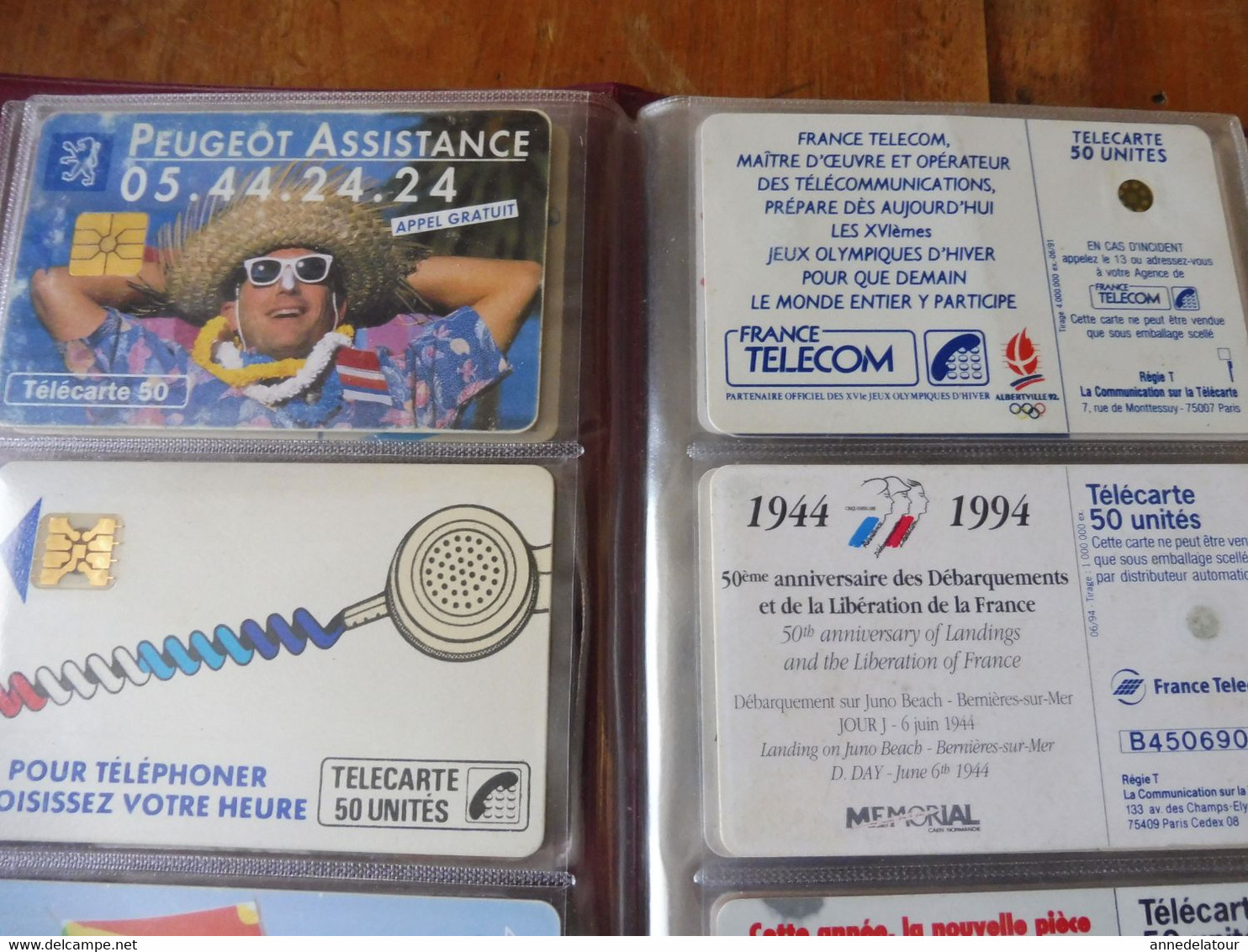 Lot de 48 TELECARTES (Cartes téléphoniques) diverses dans son classeur a pochettes