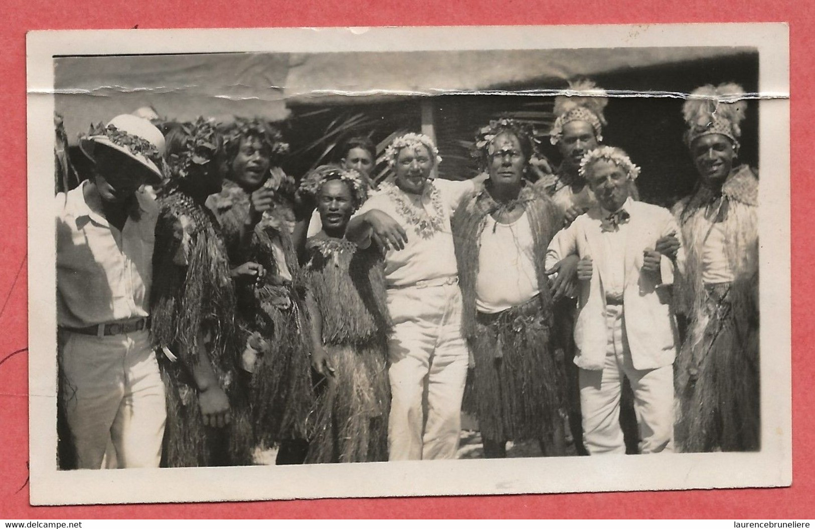 POLYNESIE --- MAKATEA  LE 20 01 1936 PHOTO DE LA  RECEPTION  A BORD DE L OISEAU DES ILES  A  SON  ARRIVEE A   MAKATEA - Orte