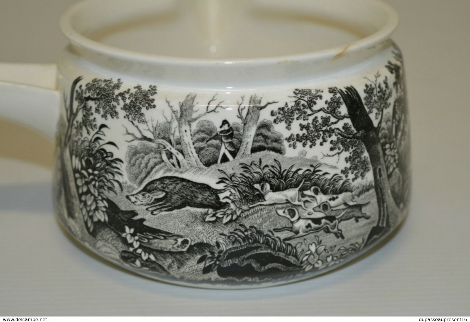 CASSEROLE CAQUELON CERAMIQUE VILLEROY & BOCH ARTEMIS CHASSE CHASSEUR CHIEN Collection Vitrine Déco - Other & Unclassified