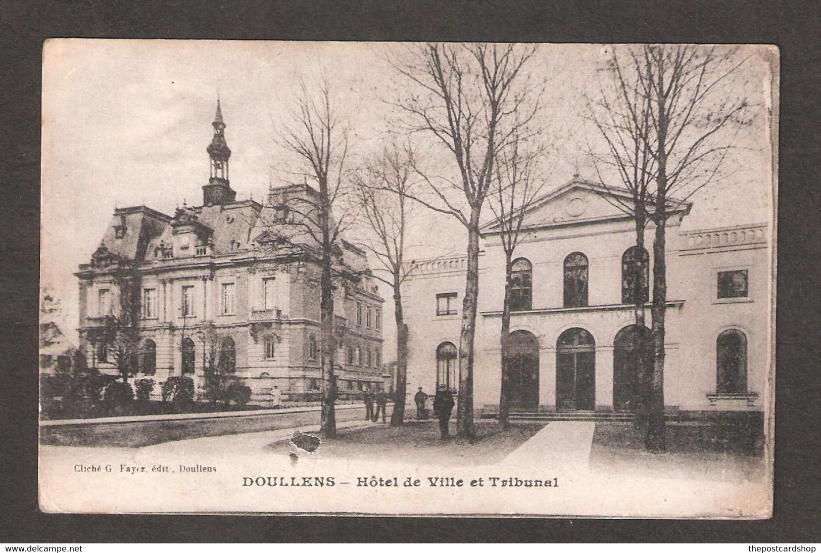 CPA SOMME 80 DOULLENS L'HOTEL DE VILLE  ET TRIBUNEL   ... - Doullens