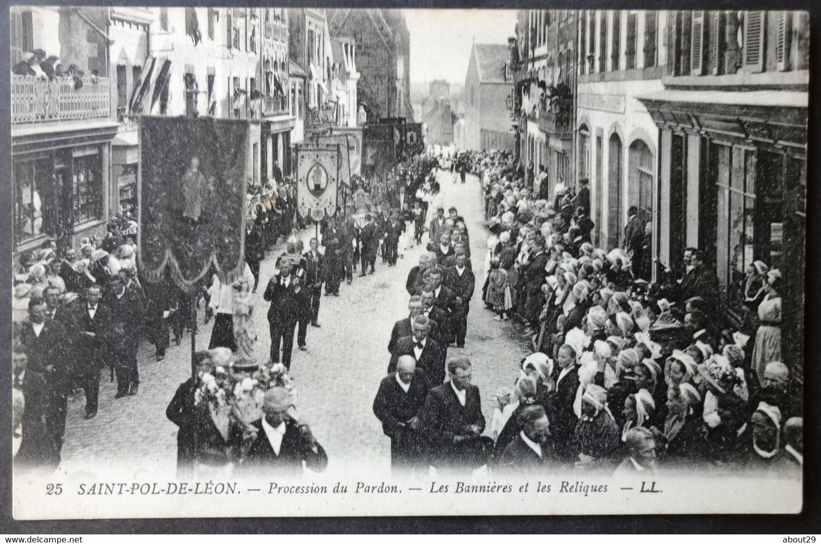 CPA 29 SAINT POL DE LEON - Procession Du Pardon. Les Bannières Et Les Reliques - LL 25  - Réf. F 192 - Saint-Pol-de-Léon