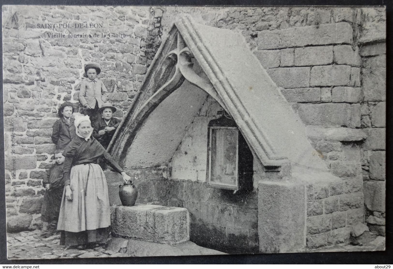 CPA 29 SAINT POL DE LEON - RARE - Vieille Fontaine De La Gloire - Coll. Lazennec 4 - Réf. F 199 - Saint-Pol-de-Léon