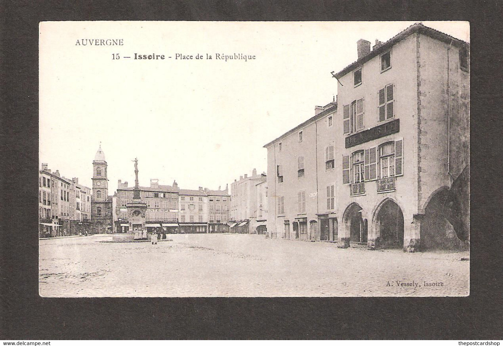 CPA  63 AUVERGNE ISSOIRE PLACE DE LA REPUBLIQUE A VESSELEY ISSOIRE PUY-DE-DOME - Issoire