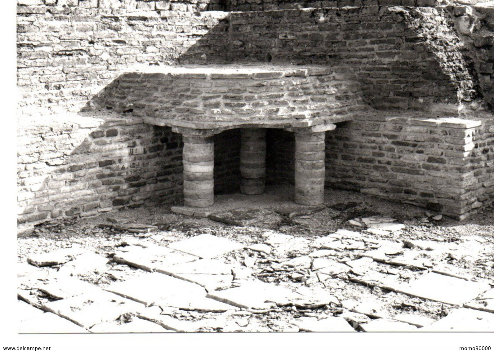 FONTAINES-SALEES : Fouilles - Angle De La Chambre De Chauffe De La Piscine Chaude Des Thermes Des Hommes IIe S. Après JC - Fontaines Salees