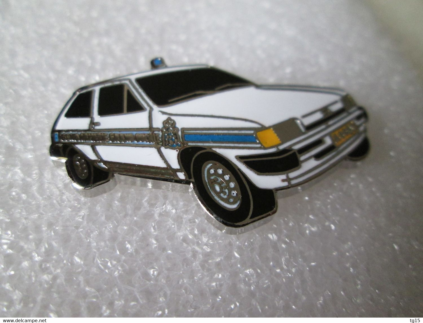 PIN'S    FORD  FIESTA    GENDARMERIE    LUXEMBOURG  Email Grand Feu  DEHA - Ford