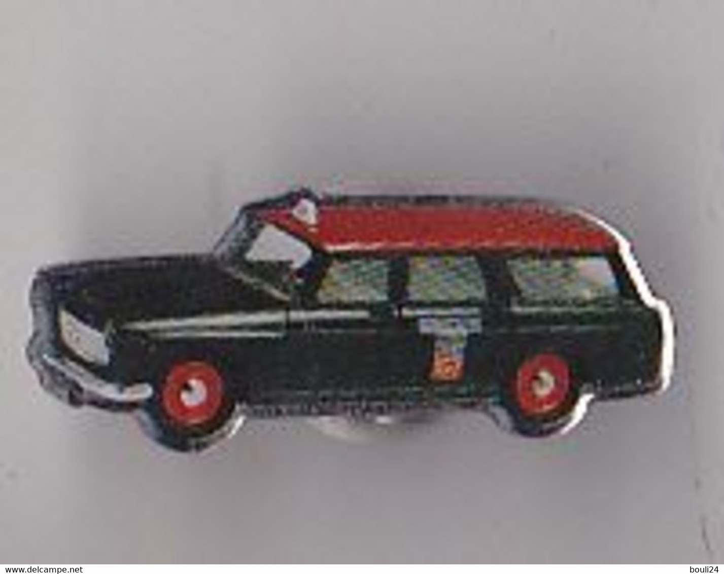 PIN'S  THEME  VOITURE PEUGEOT  404  VOITURE TAXI - Peugeot