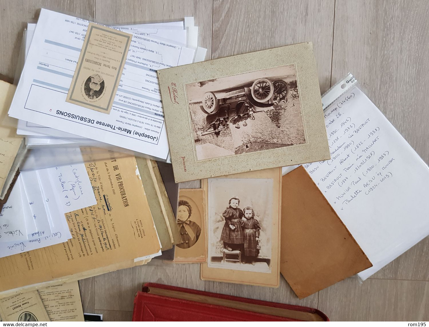 Lot De Vieux Papiers + Un Livre Atlas, Faire-parts De Décès, Photo CDV, Documents De Famille - Sin Clasificación