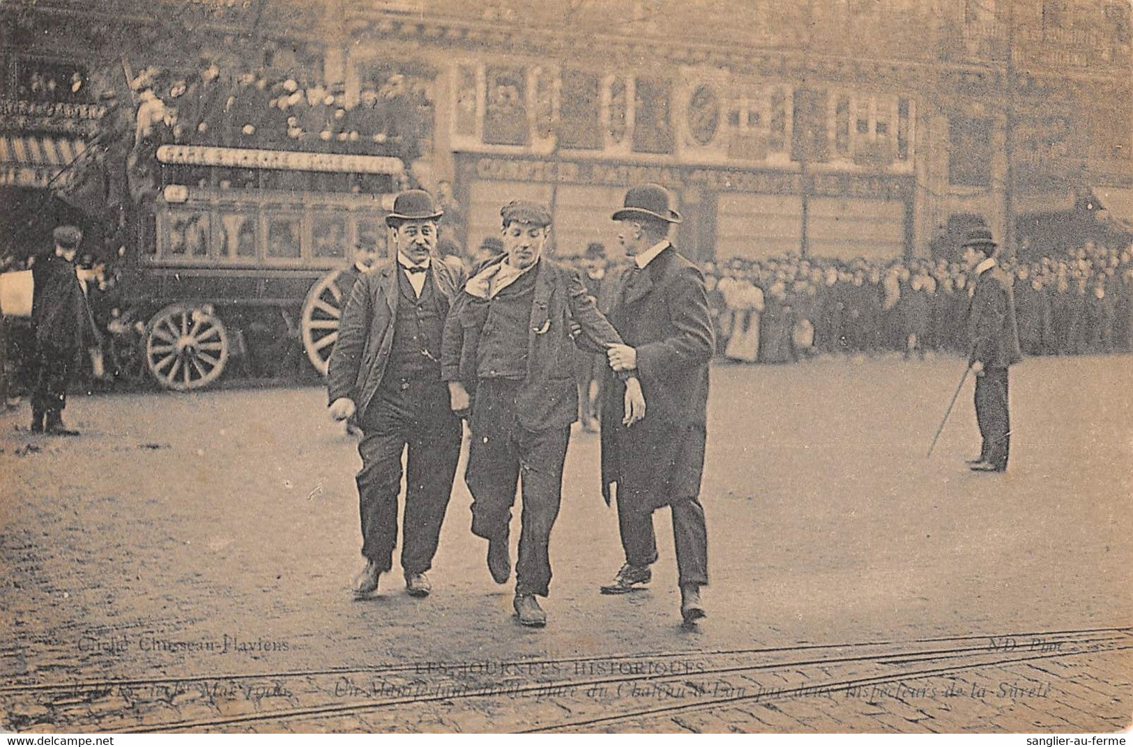 CPA 75 PARIS Xe UN LANIFESTANT ARRETE PLACE DU CHATEAU D'EAU PAR DEUX INSPECTEURS DE LA SURETE - Paris (10)