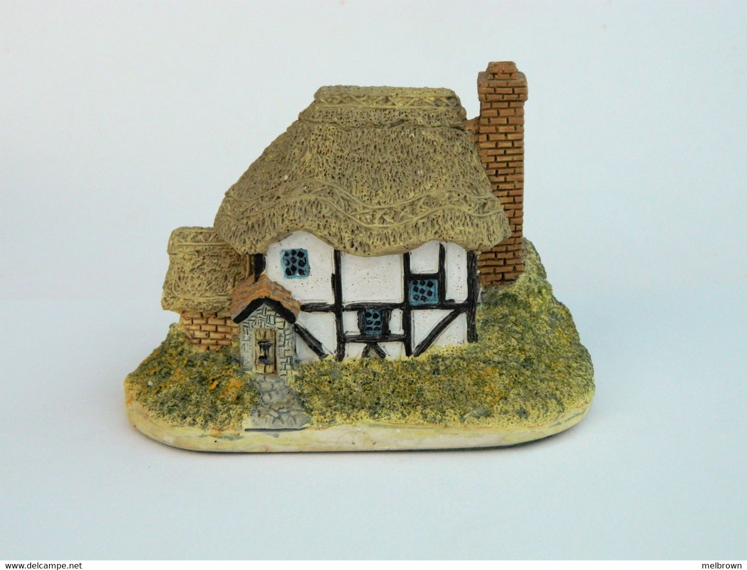 Vintage English THATCHED COTTAGE Collectible Ornament - Edifici & Paesaggi