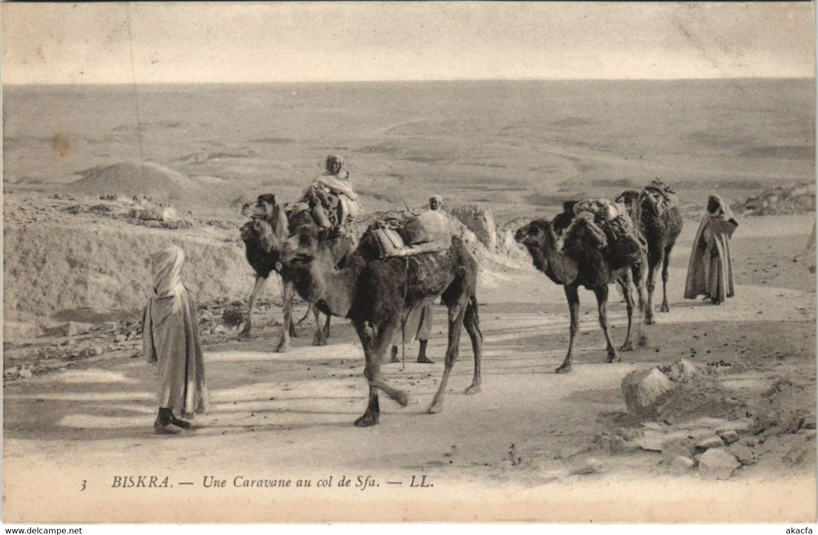 CPA AK BISKRA Une Caravane Au Col De Sfa ALGERIE (1146495) - Biskra