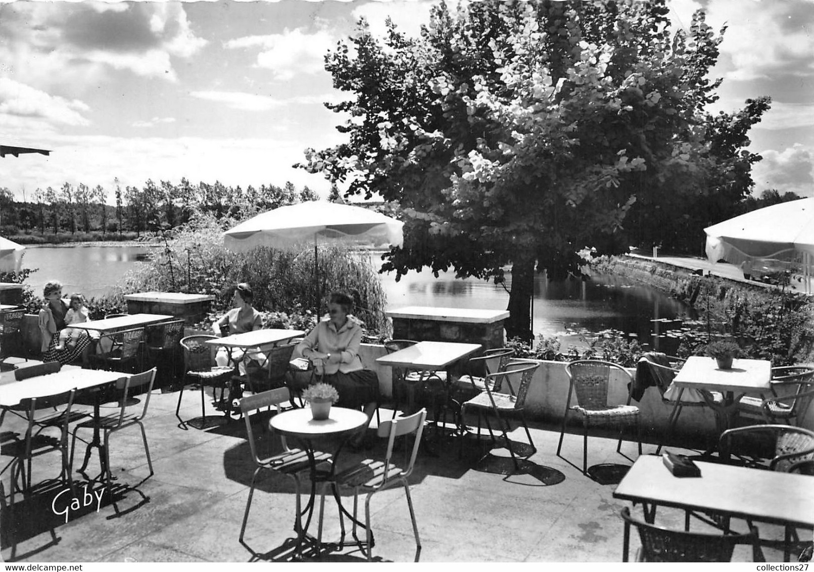 35-COMBOURG- HÔTEL DU LAC LA TERRASSE ET LE LAC - Combourg