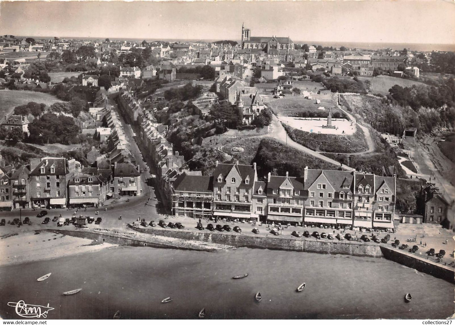 35-CANCALE- LE RUE DU PORT ET LES HÔTEL VUE DU CIEL - Cancale