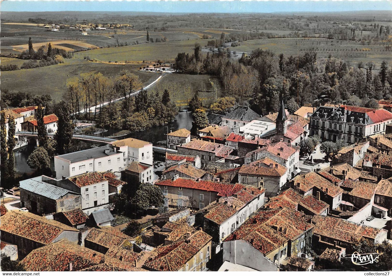 16-MANSLE- LES QUARTIERS DU PONT DE L'HÔTEL DE VILLE ET DE L'EGLISE VUE AERIENNE - Mansle