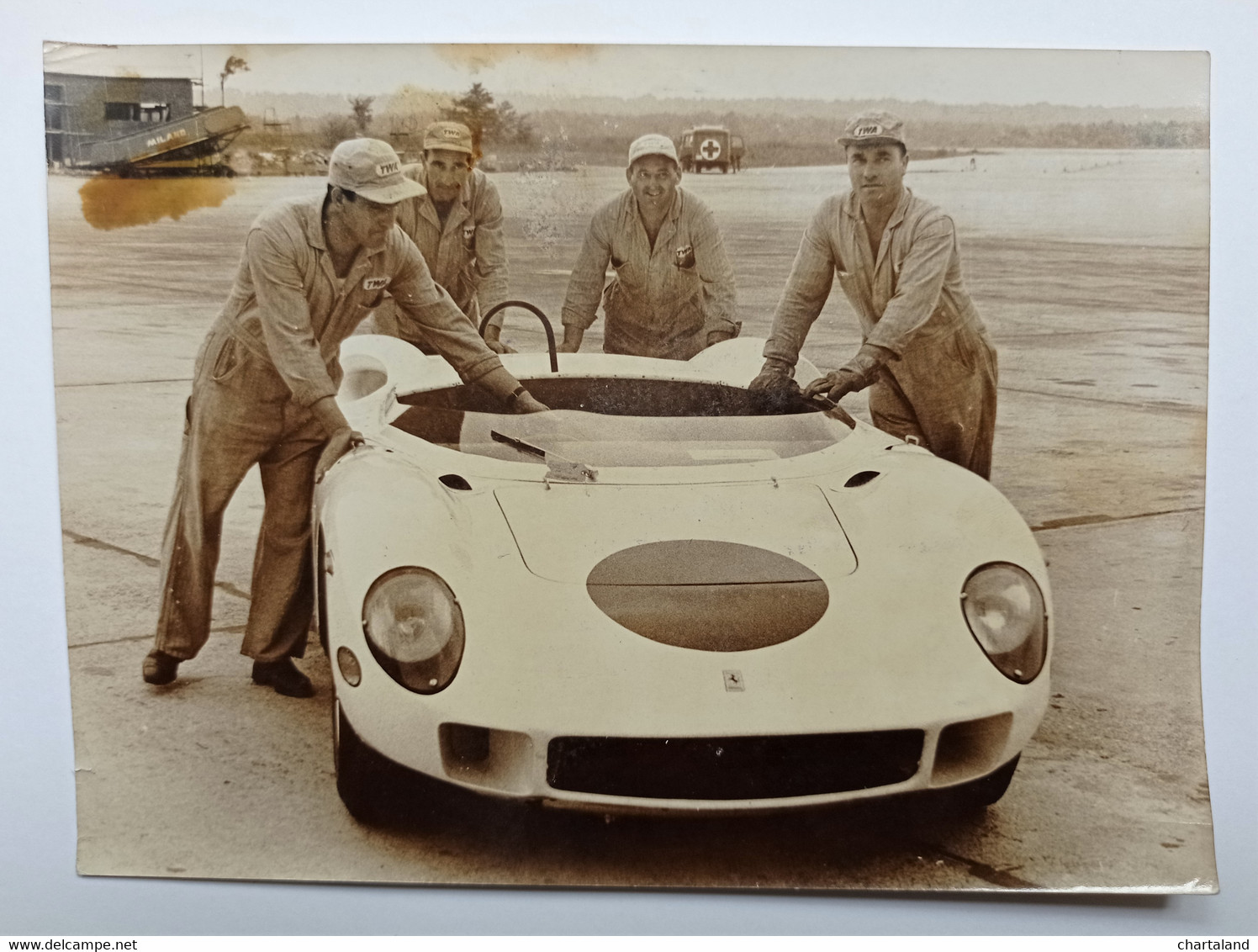 Foto Dell'Agenzia Publifoto Milano - La Nuova Ferrari 4 Litri In Partenza - 1964 - Autres & Non Classés