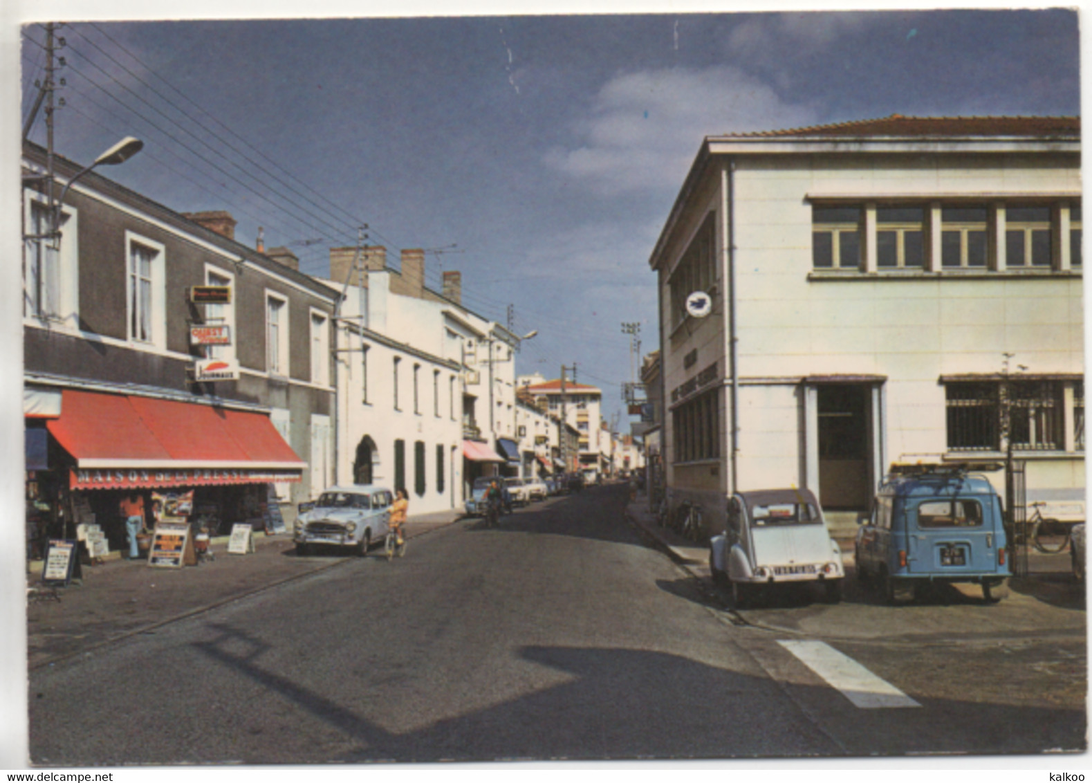 CP ( Challans - Rue Carnot ) 4L Fourgonette Et 2CV - Challans