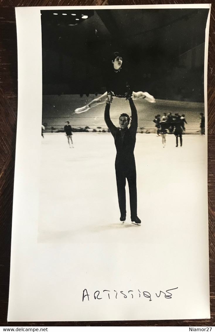 Photo De Sport. Championnat De Patinage Artistique. Figure De Patinage. Duo. Couple. - Sport