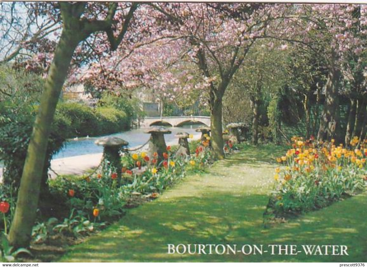 Unused  Postcard, Gloucestershire, Bourton On The Water - Cheltenham