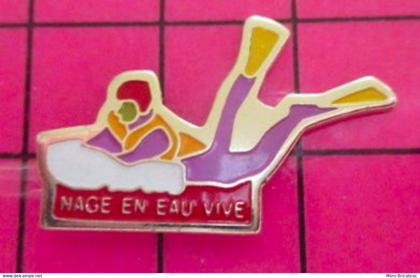 817 Pin's Pins / Beau Et Rare / THEME : SPORTS / RARE !! NATATION NAGE EN EAU LIBRE - Natation