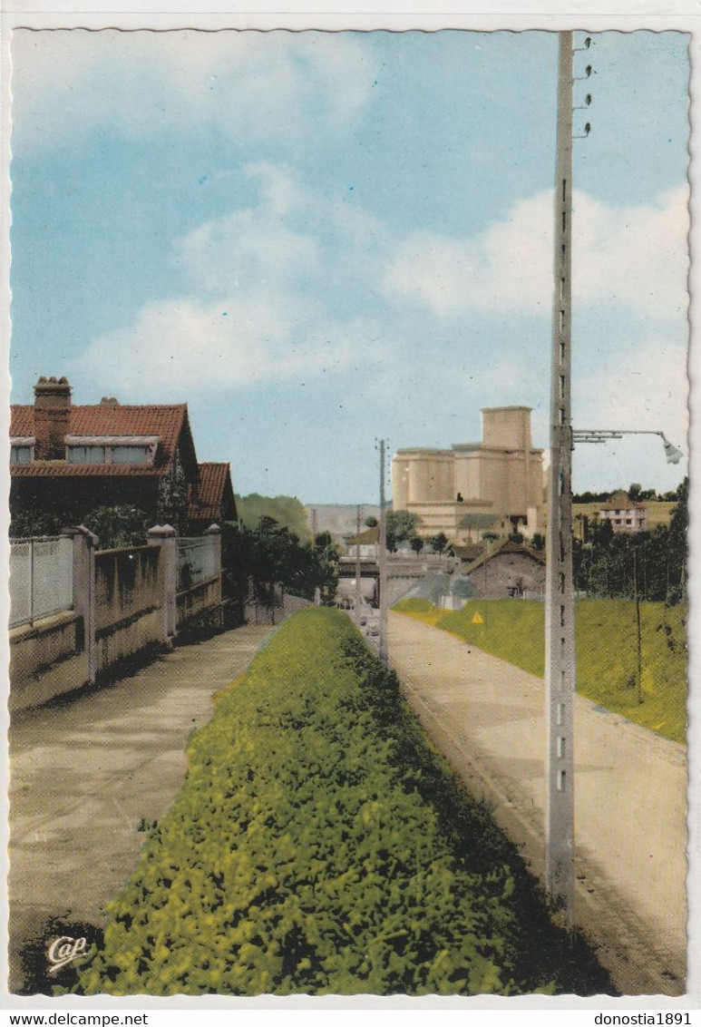 LOUVRES (95)  Les Silos - 105x150 ; Dentelée, Glacée  -   Ed.  C.A.P. Paris N° 1503 - Louvres