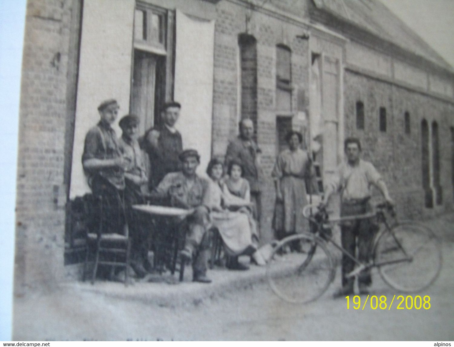 Ancienne Carte Postale Quittebeuf Eure Hôtel Du Soleil D'or - Otros & Sin Clasificación