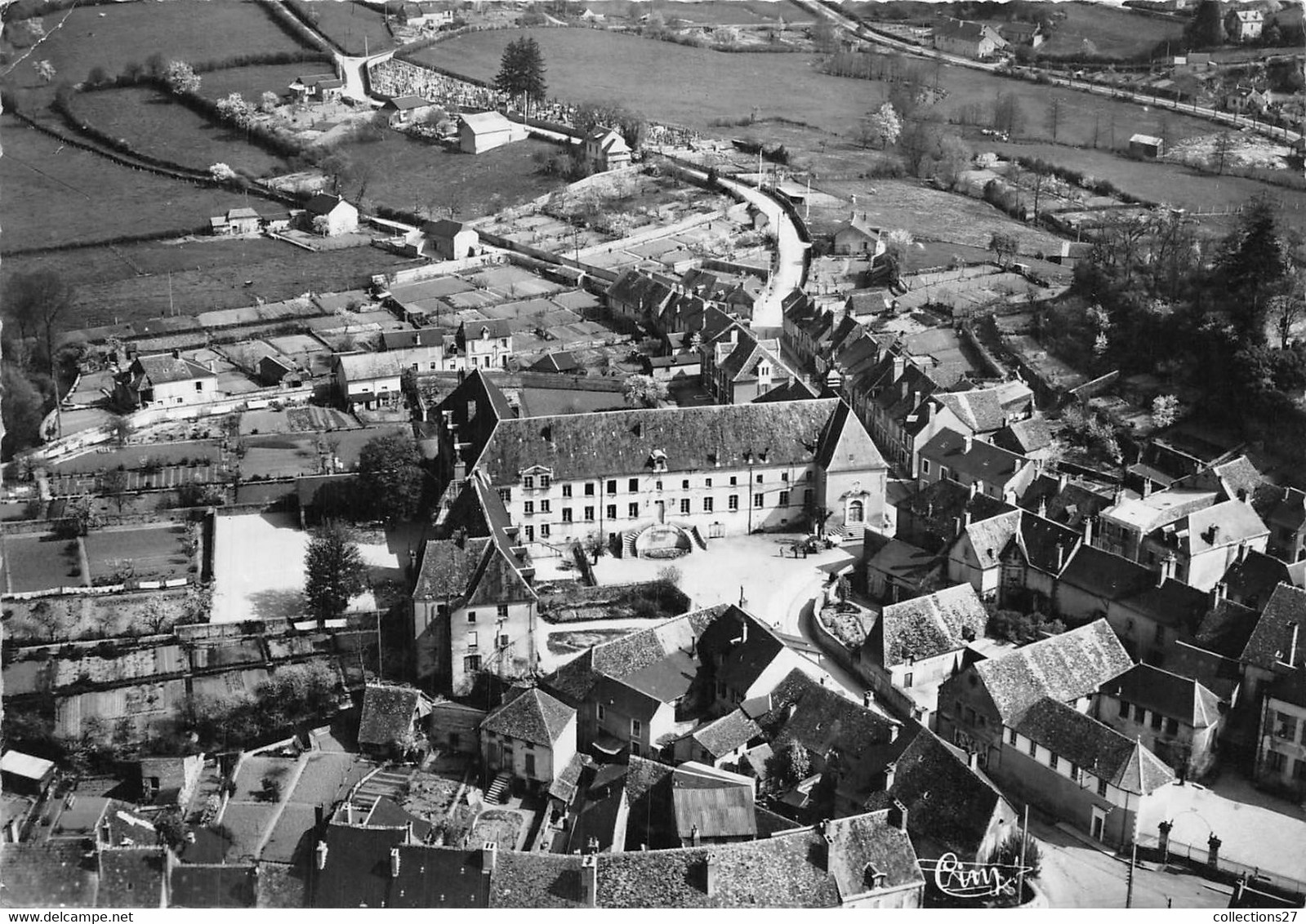 58-MOULINS-ENGILBERT- VUE GENERALE AERIENNE PLACE DE LA MAIRIE - Moulin Engilbert