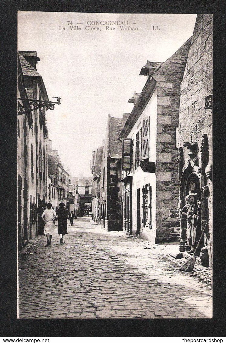 CPA  23 FINISTERE CONCARNEAU No.74 LA VILLE CLOSE RUE VAUBAN LL STREETSCENE - Concarneau