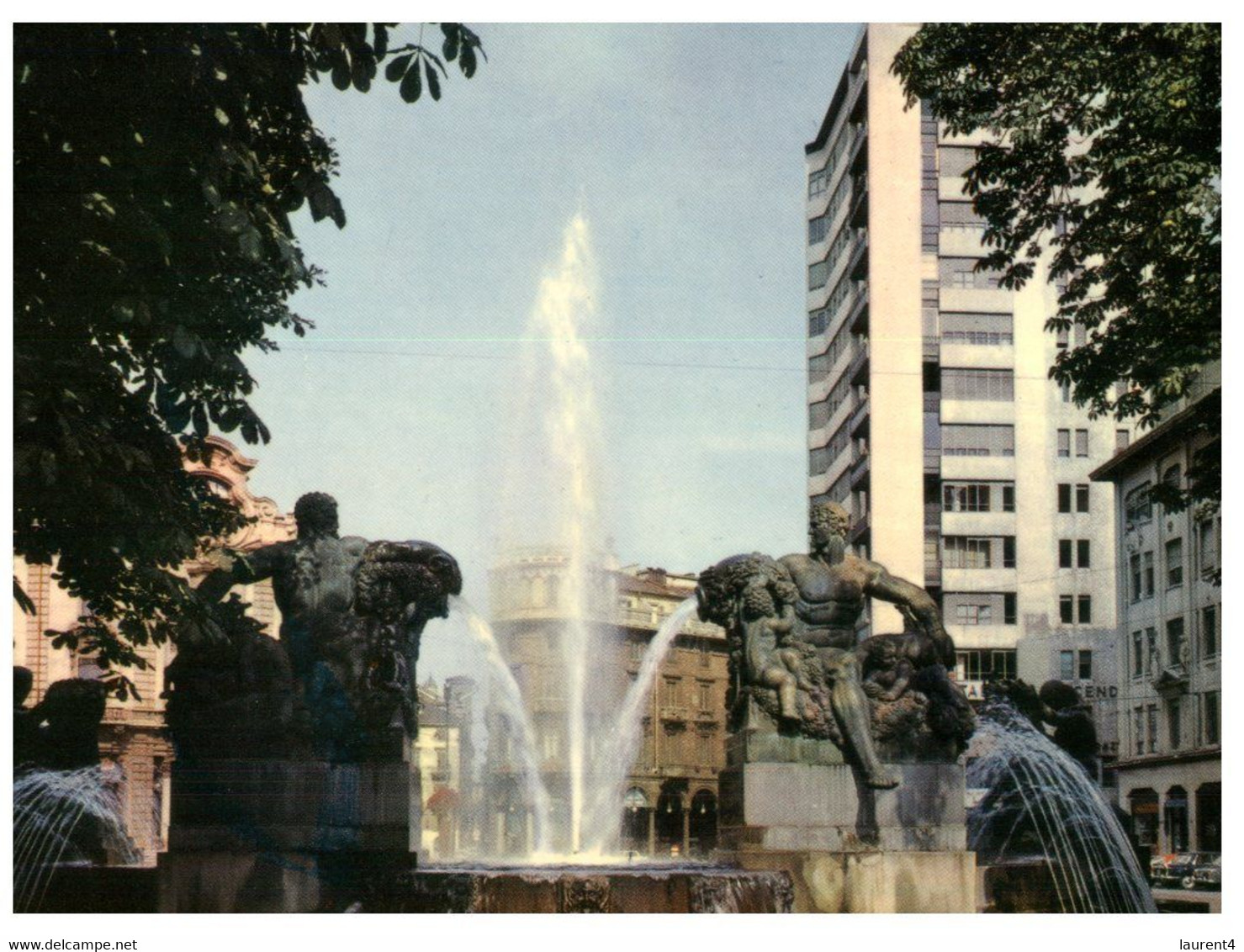 (V V 21) France (posted) - Piazza Solferino & Fontana Angelica - Parks & Gardens