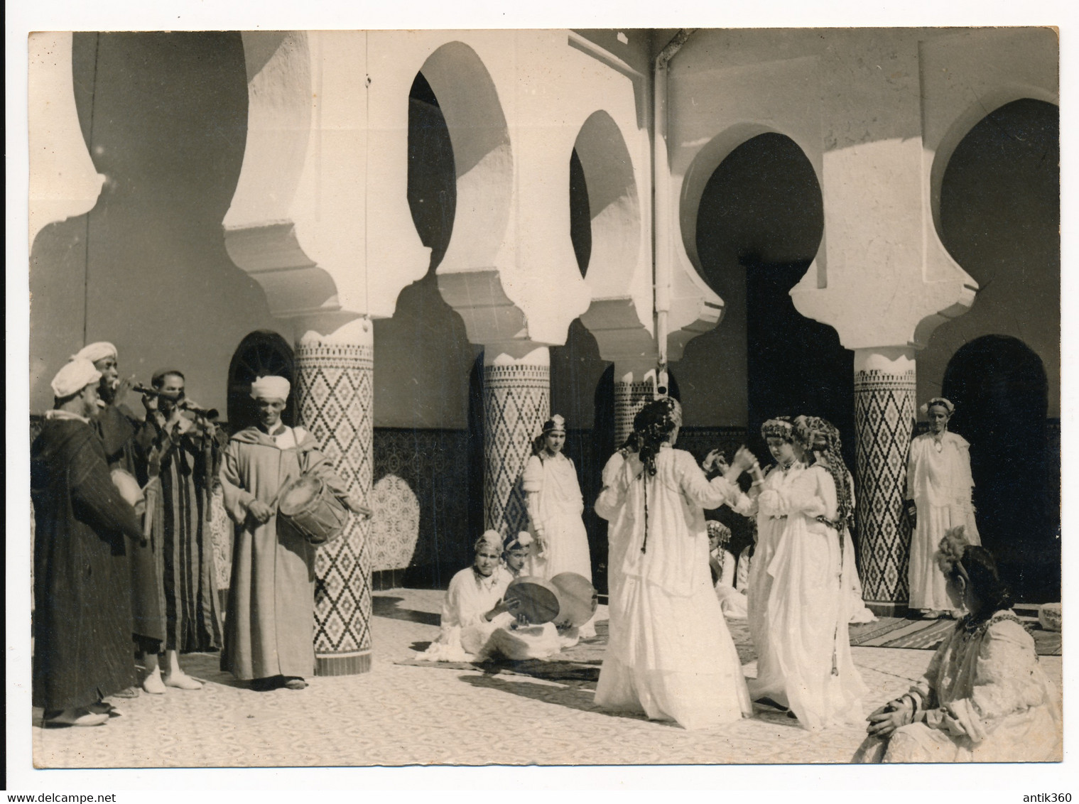 CPSM MAROC Danse Berbère Folklorique De L'offrande Dans Le Patio D'un Riche Musulman De Khénifra - Autres & Non Classés