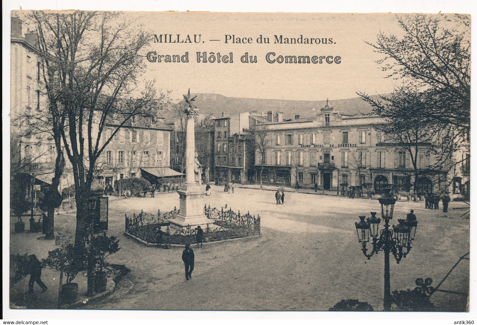 Rare CPA 12 MILLAU Place De Mandarous Grand Hôtel Du Commerce - Millau