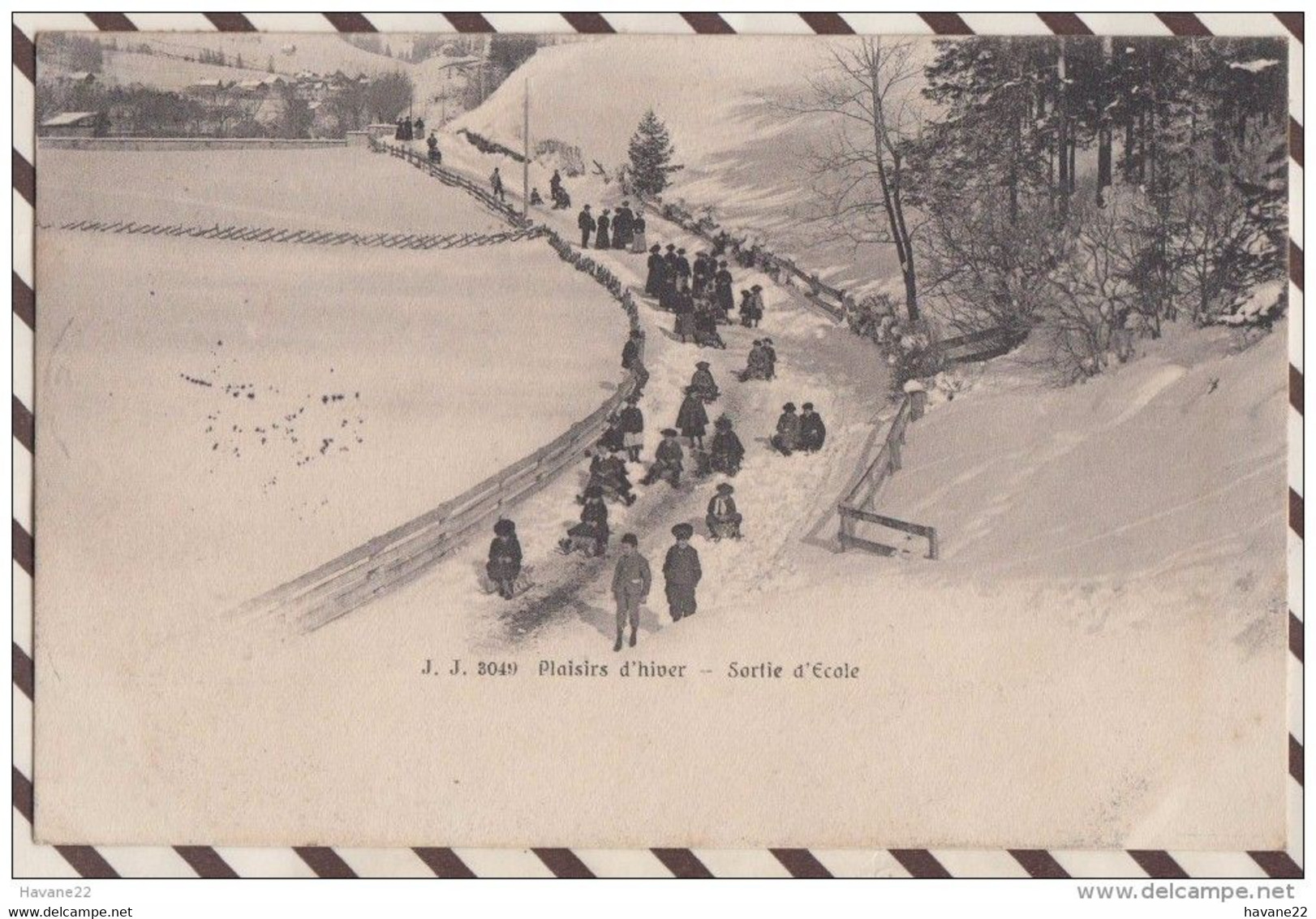 5AH1977 PLAISIRS D'HIVER SORTIE D'ECOLE ENFANTS NEIGE LUGE 1905 2 SCANS - Jeux Régionaux