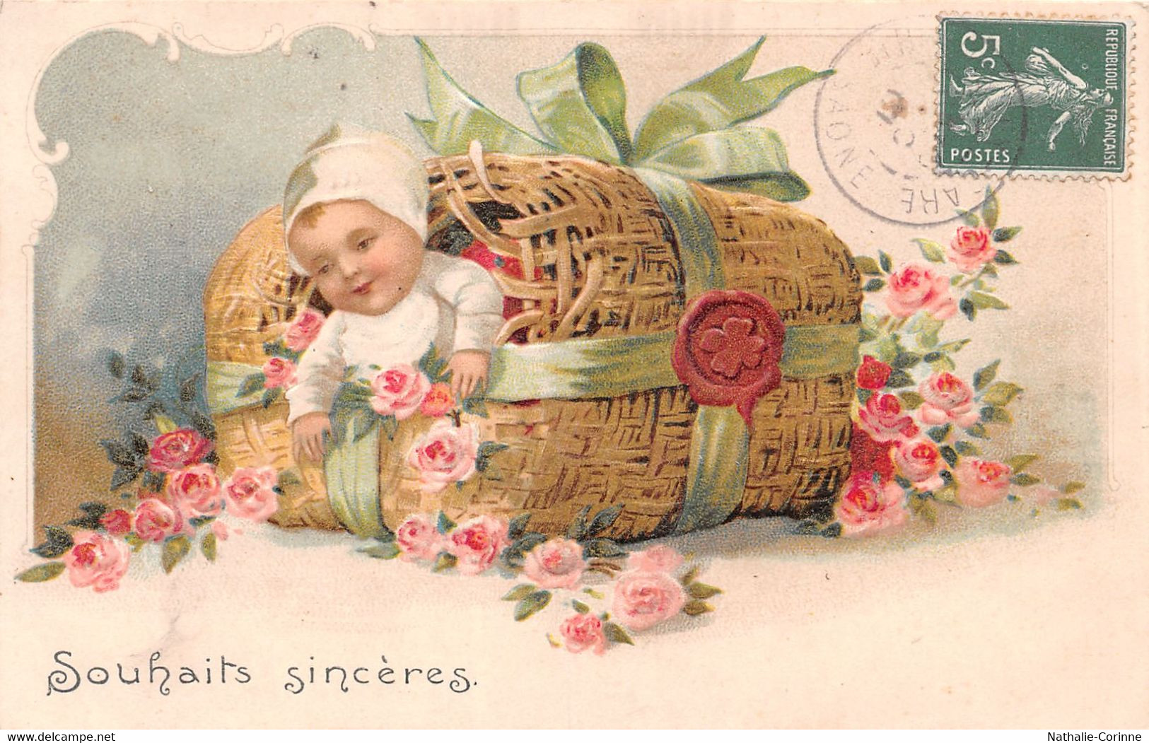 Souhaits Sincères - Bébé, Corbeille/cadeau En Osier, Roses, Ruban, Cachet Avec Trèfle - Joliment Gaufré - Geburt