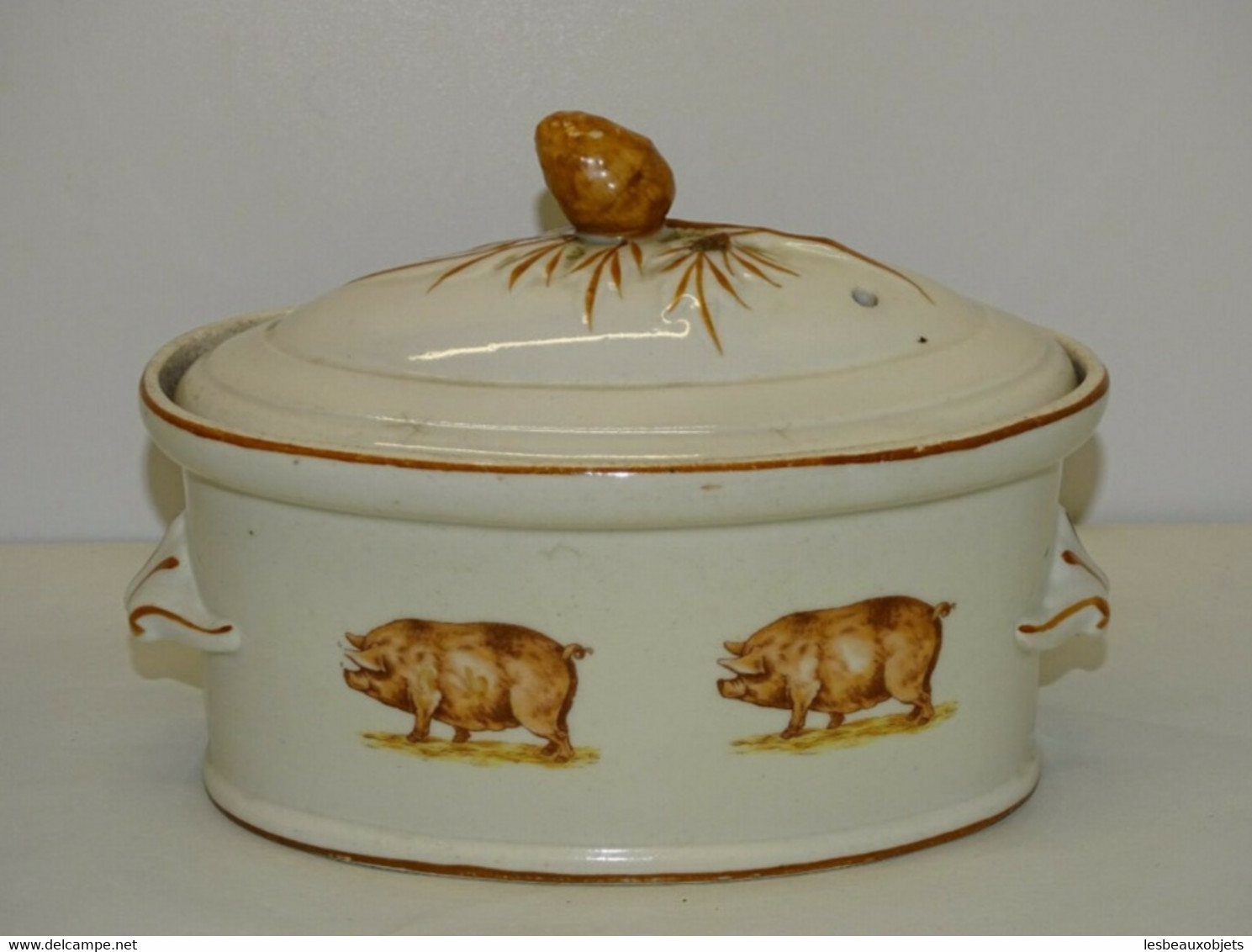 ANCIENNE TERRINE COUVERTE à décor de COCHONS pot à Pâté ancien déco cuisine XXe COLLECTION DECO TABLE VITRINE