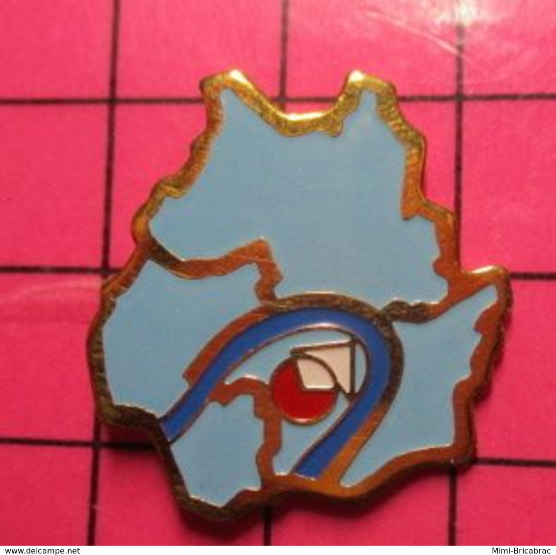 817 Pin's Pins / Beau Et Rare / THEME : ADMINISTRATIONS / 3 DEPARTEMENTS ET UNE BOUCLE DE RIVIERE - Administrations