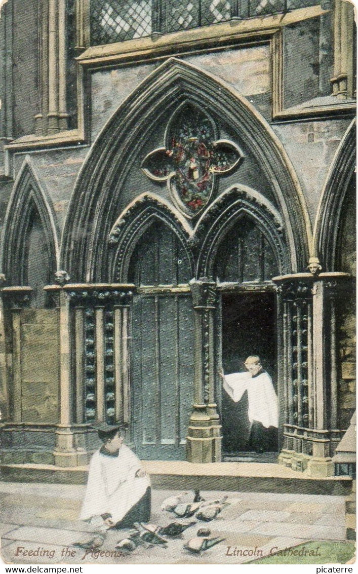 Feeding The Pigeons,Lincoln Cathedral 1904 (Pub. Scarborough & Co.Lincoln) - Lincoln